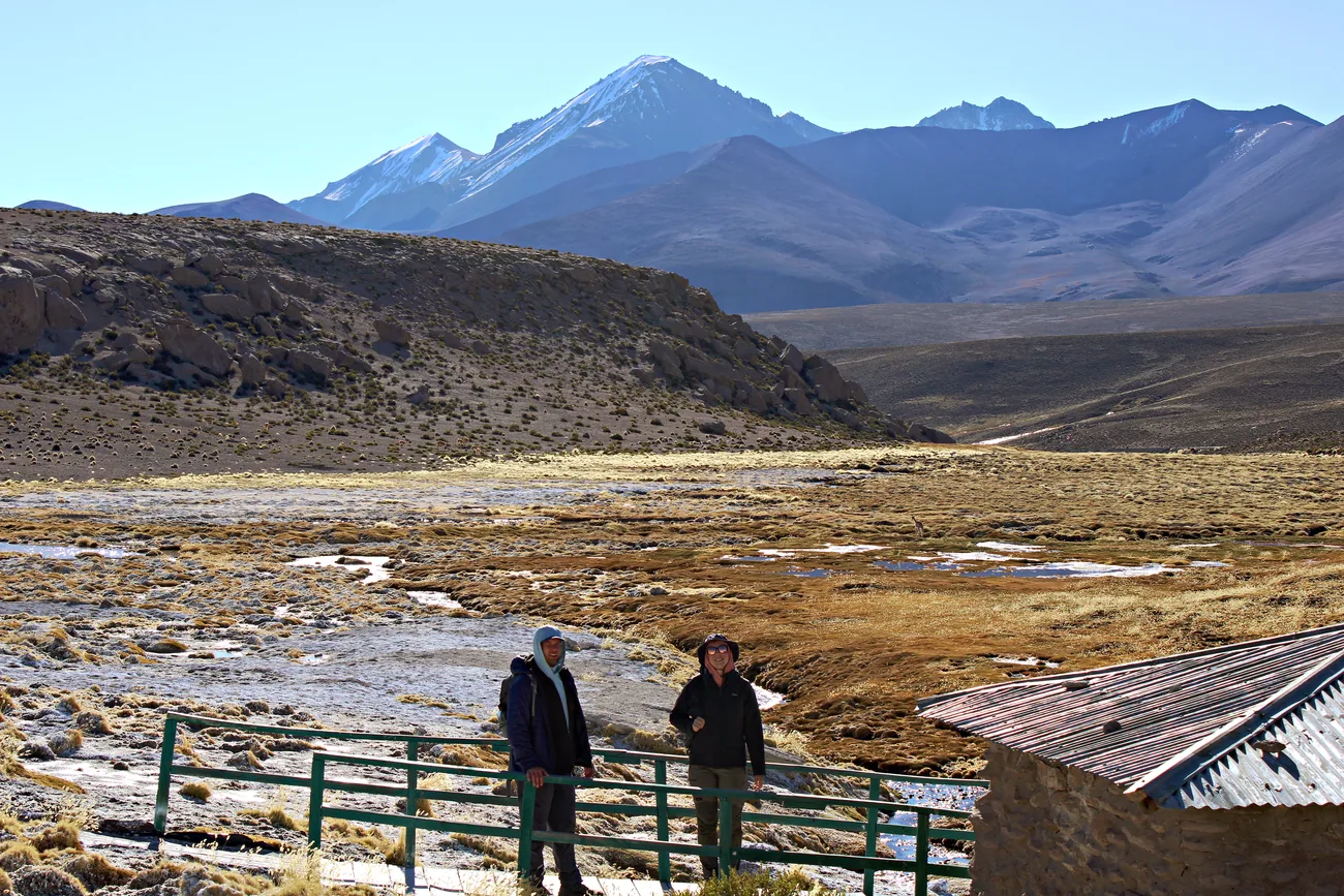 Vista de los volcanes del altiplano chileno desde la ruta