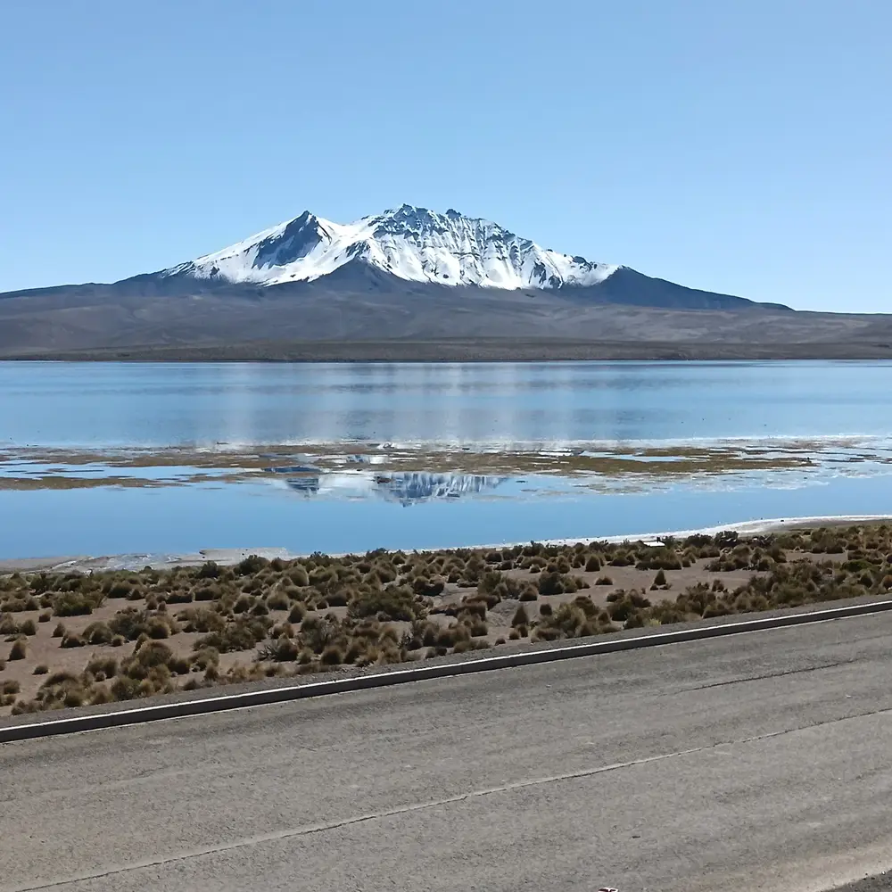 Lago Chungará con los Payachatas
