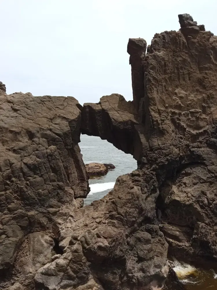 Vista al océano Pacífico desde las Cuevas de Anzota