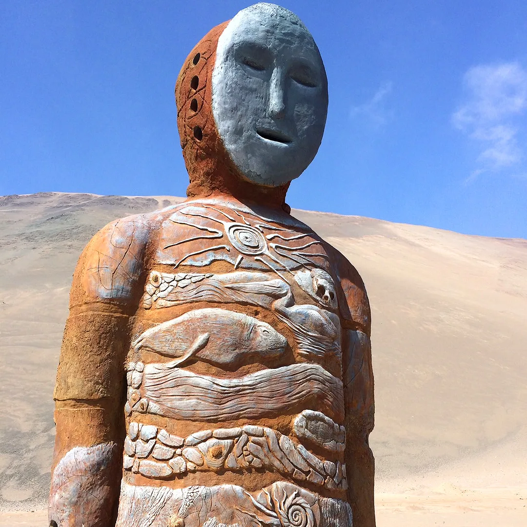 Monumento a la Cultura Chinchorro en las dunas de Arica
