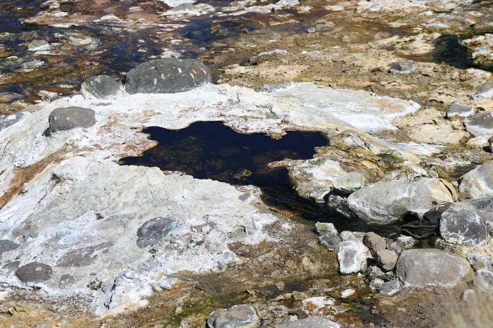Poza geotermal cerca del refugio de Lauca